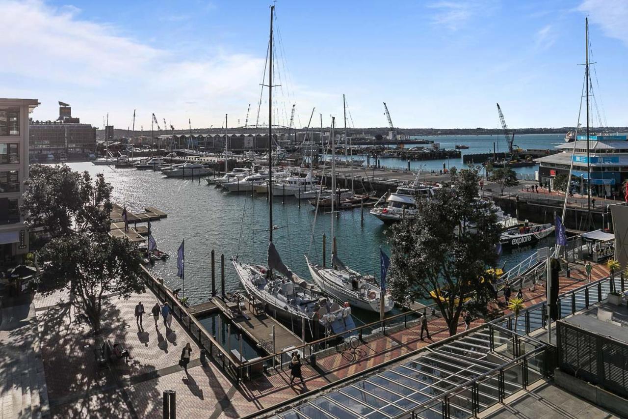 Stunning & Spacious Haven On The Waterfront! Auckland Exteriör bild