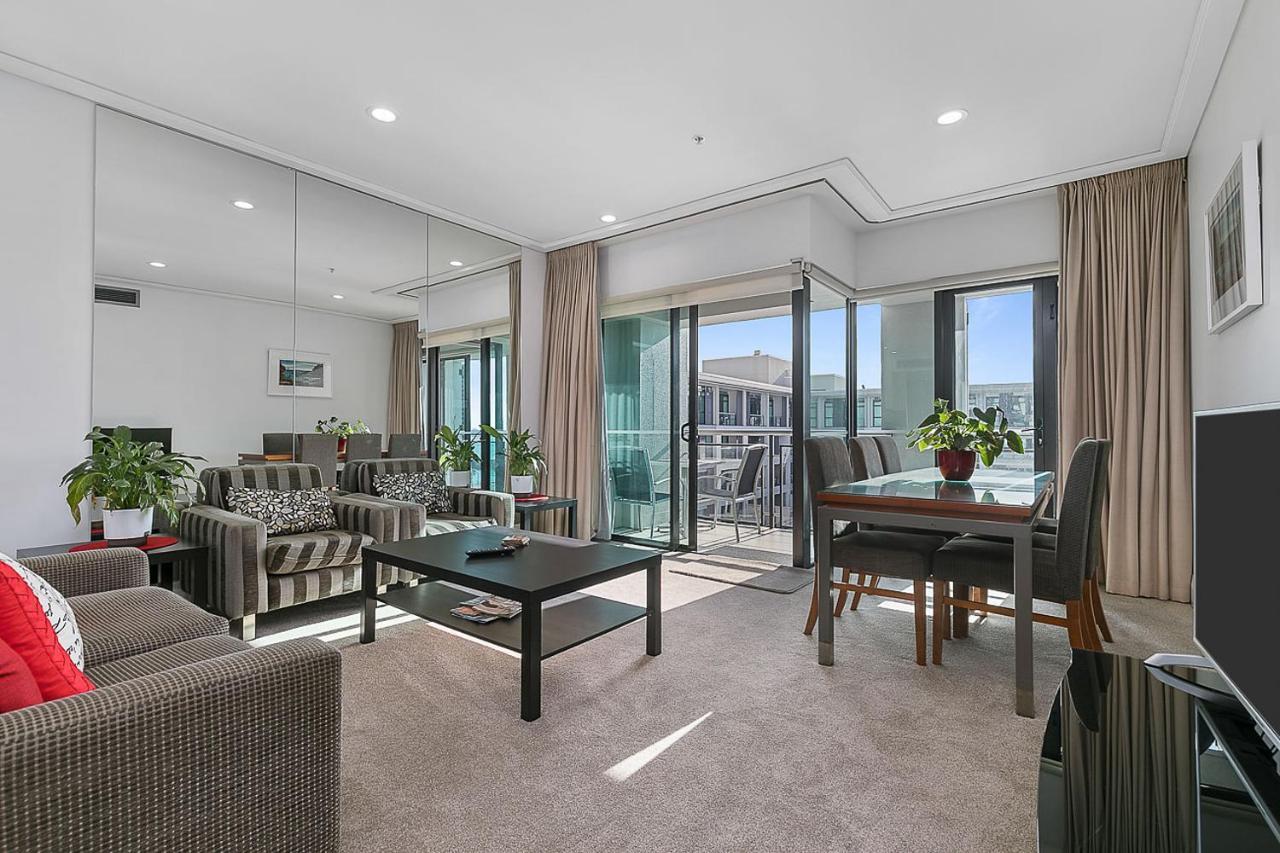 Stunning & Spacious Haven On The Waterfront! Auckland Exteriör bild